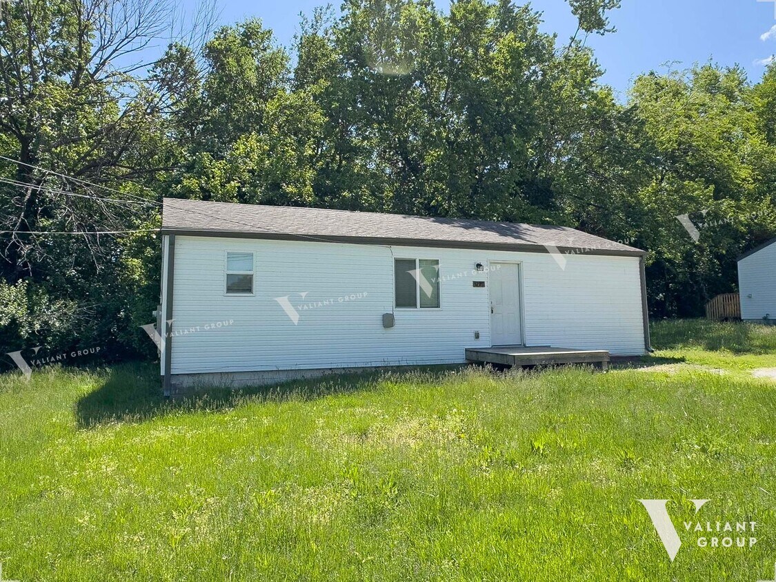 Foto principal - Updated 3-Bedroom, 1-Bathroom Home for Ren...