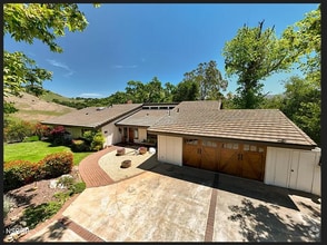 Building Photo - 690 Rancho Alisal Dr