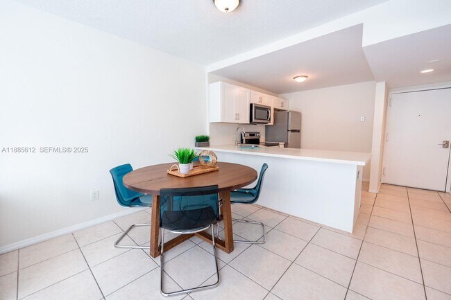 Foto del edificio - 2345 NE 135th St