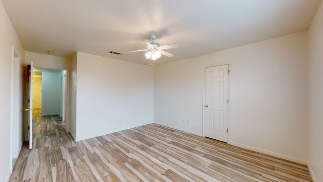 Foto del edificio - HUGE PRICE IMPROVEMENT NOW ONLY $1,295!!!