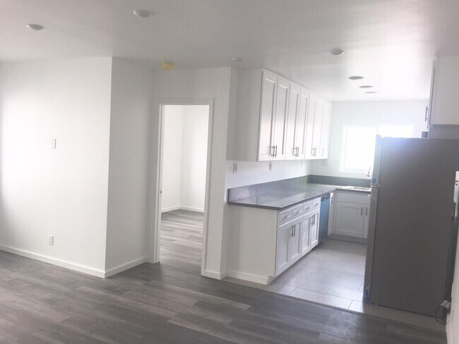 Building Photo - 124 S Oakhurst Dr