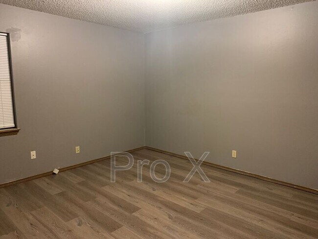 Building Photo - 1015 S St Louis Ave