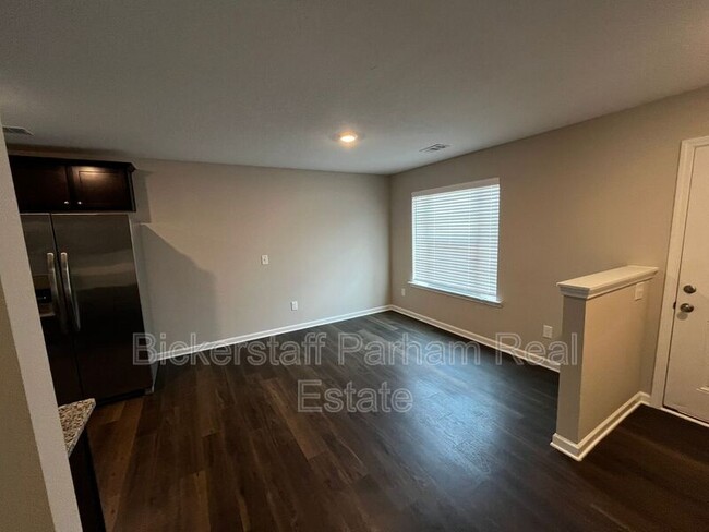 Foto del edificio - 6379 Sandy Bottom Dr
