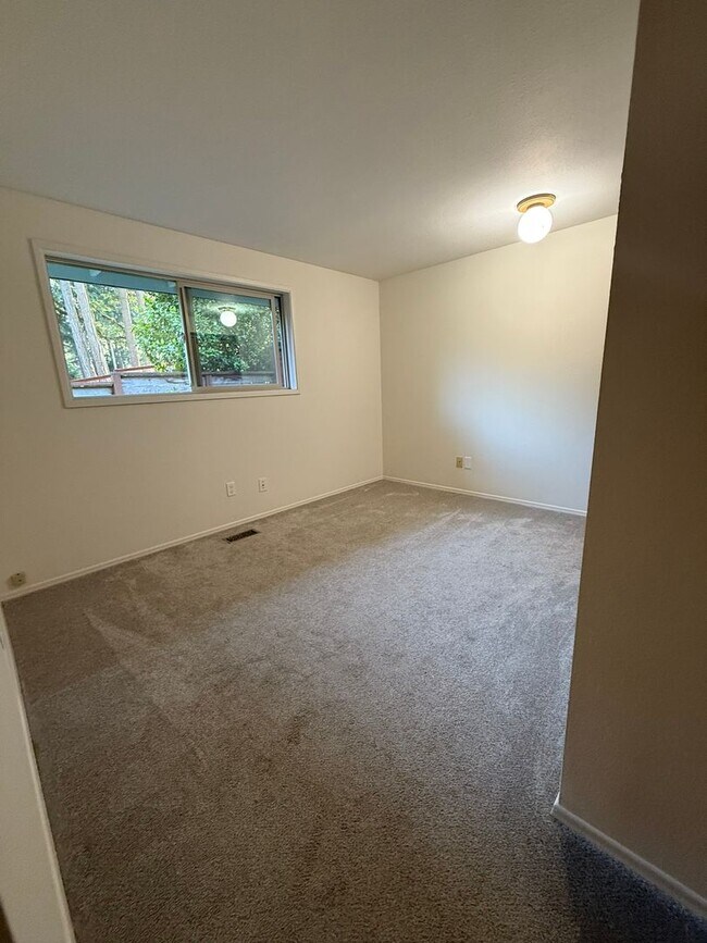 Building Photo - Pet Friendly Home with Pool Access!