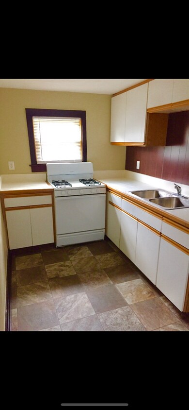 Primary Photo - 224 Forest Ave