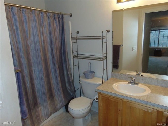 Building Photo - 14204 Pinehurst Ln