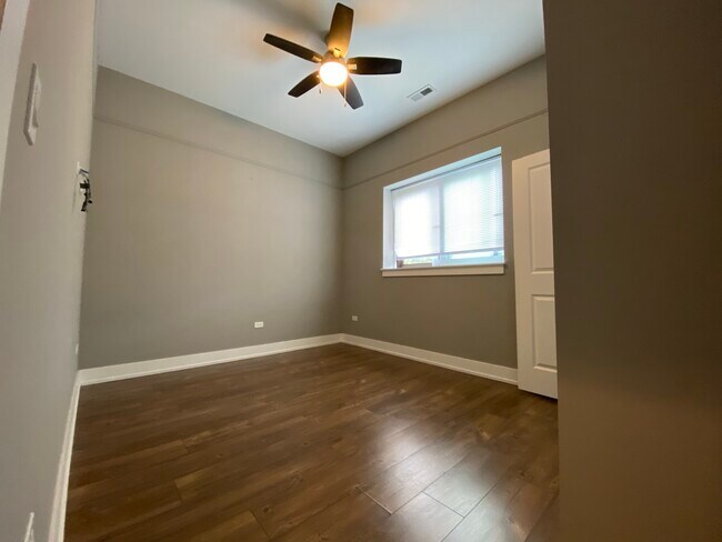 Foto del edificio - 5911 N Northwest Hwy