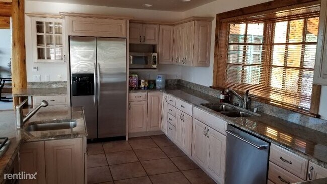 Building Photo - 3 br, 4 bath House - 410 Sunset View Court