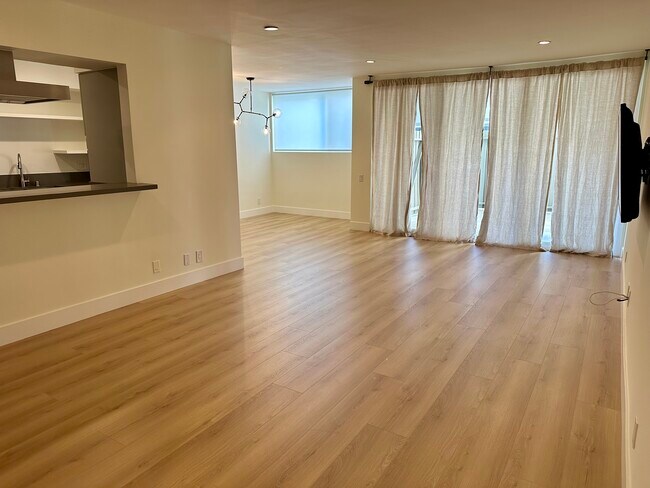 living room - 1025 N Kings Rd