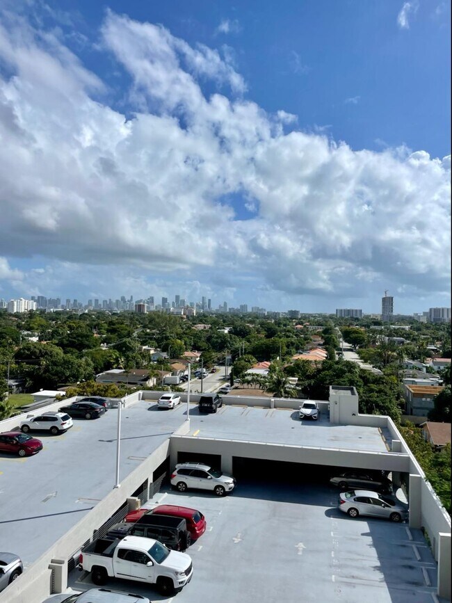 Building Photo - 2665 SW 37th Ave