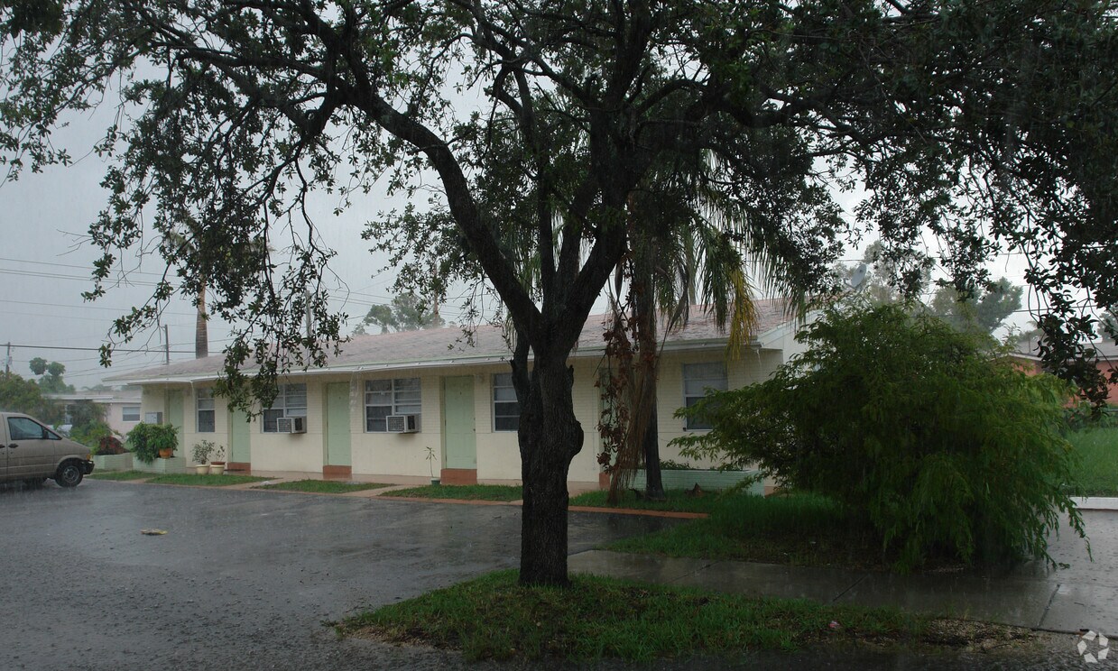 Building Photo - 6097 Rodman St