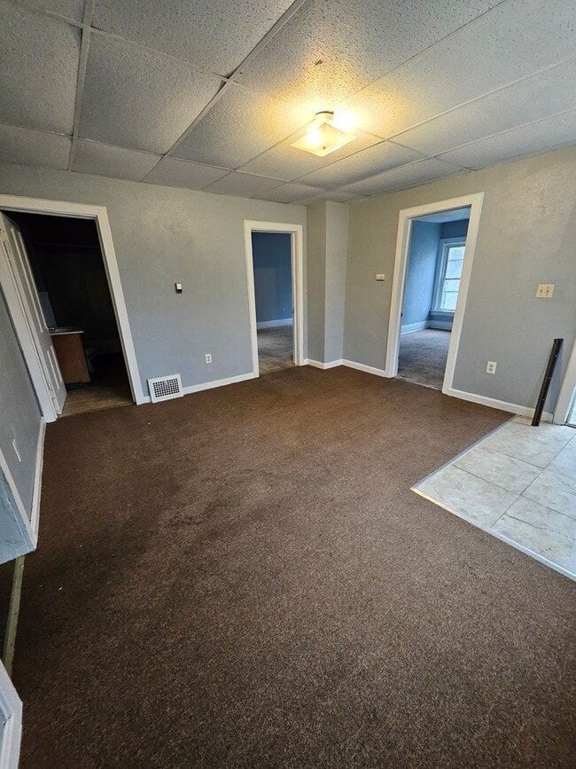 Building Photo - 1014 E 5th St