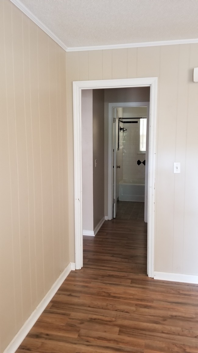 Building Photo - 105 Peach Dr