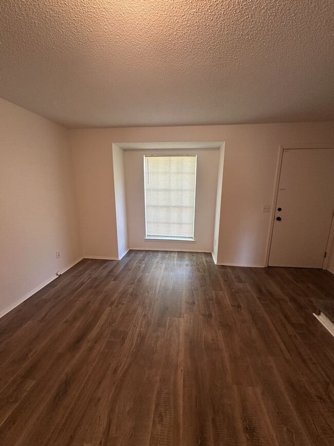 Photo - Freshly Renovated - 2 Bedroom | Pet Friendly House