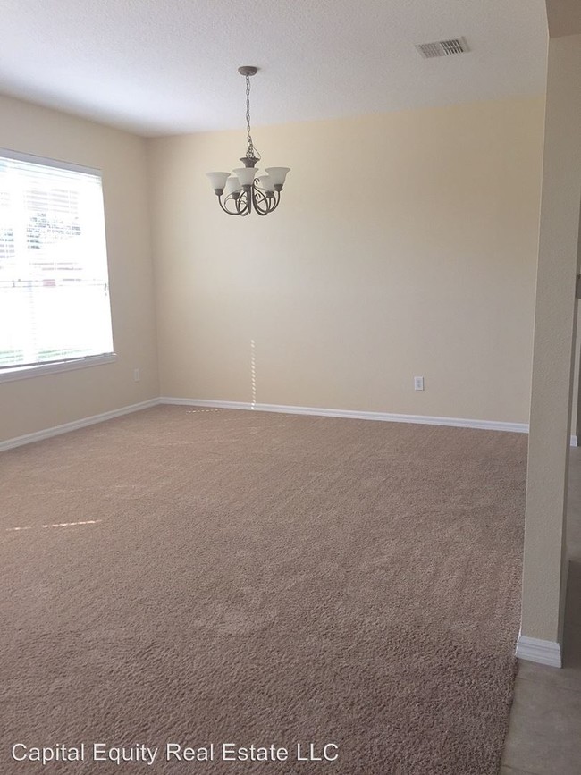 Building Photo - 4 br, 3 bath House - 1105 Pine Oak Trail