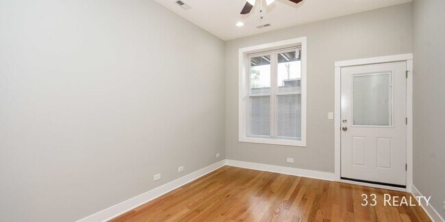 Foto del edificio - 2125 W Chicago Ave