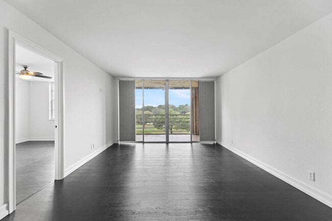 Foto del edificio - 9470 Poinciana Pl