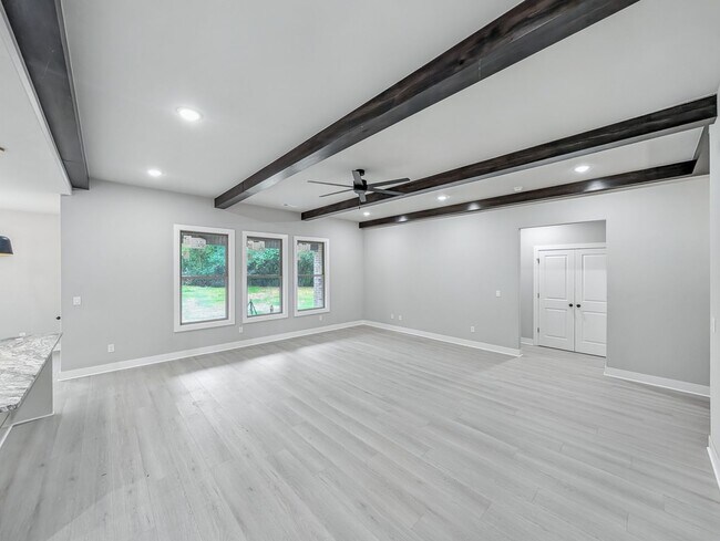 Building Photo - 10 Olmsted Cir