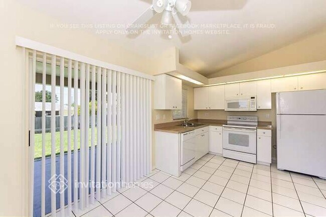 Foto del edificio - 18472 Holly Rd