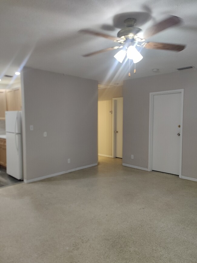 Living room - 425 SE 23rd St