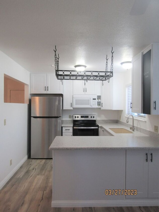 Foto principal - Beautiful updated 3 Bed, 2 Bath Condo in R...