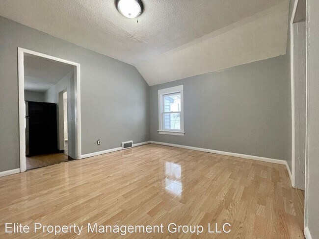 Building Photo - 6 br, 3 bath House - 98 Manitoba Ave W