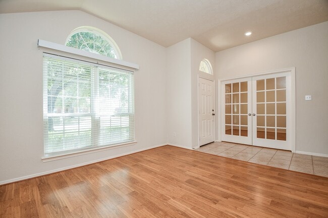 Foto del edificio - 6206 Fawnlake Dr