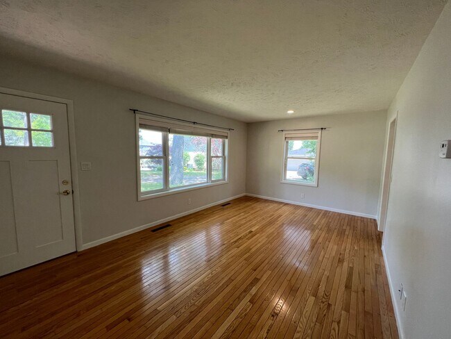 Foto del edificio - The Little Bungalow of Your Dreams Near East Bay! 2BR / 1BA Long-Term Rental