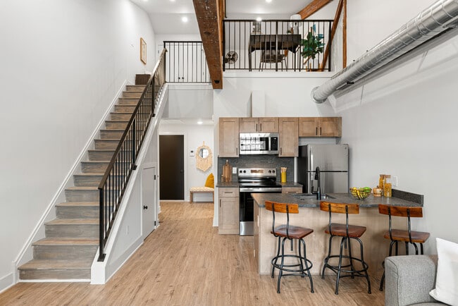 Building Photo - 201 Leverington Ave