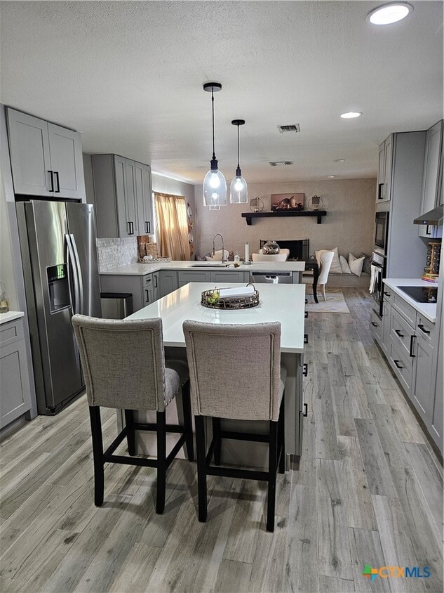 Building Photo - 402 W Tanglewood Dr