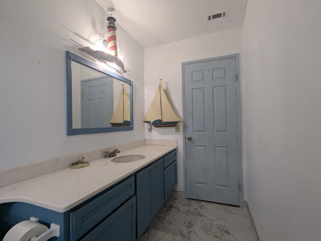 Foto del edificio - 13690 Westward Dr