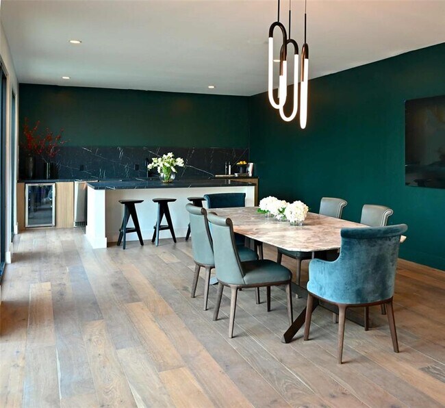 Foto del edificio - 2221 W Dallas St