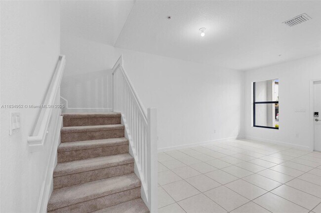 Foto del edificio - 15983 SW 2nd Pl