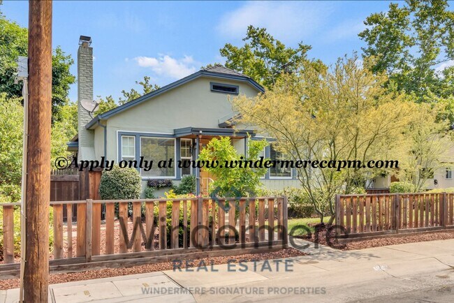 Foto del edificio - Timeless Modern Luxury 3 bedroom in one of...