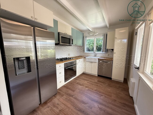 Building Photo - Adorable Two Bedroom Single Family Cottage...
