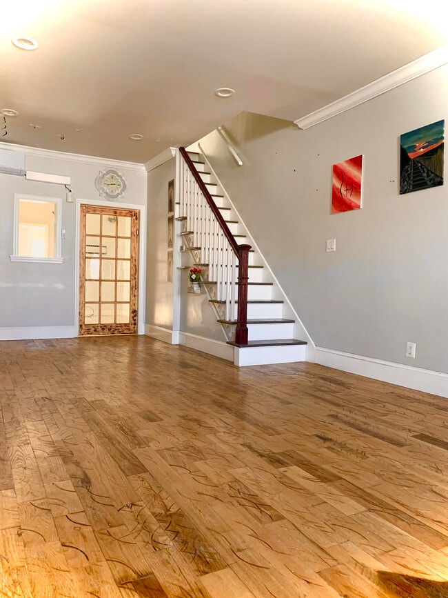 Building Photo - 174 E Huntingdon St