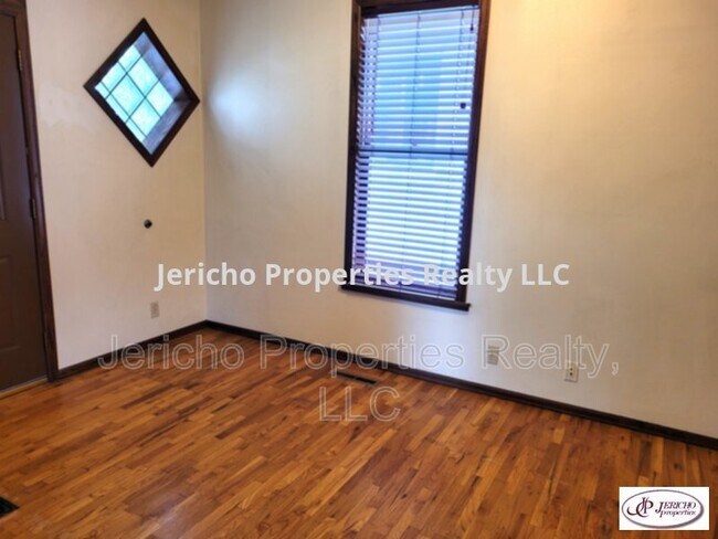 Building Photo - 1576 S Sherman St