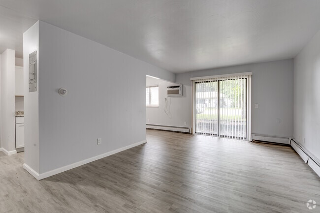 2 BR, 1 BA, 600 SF - Fred Flatz