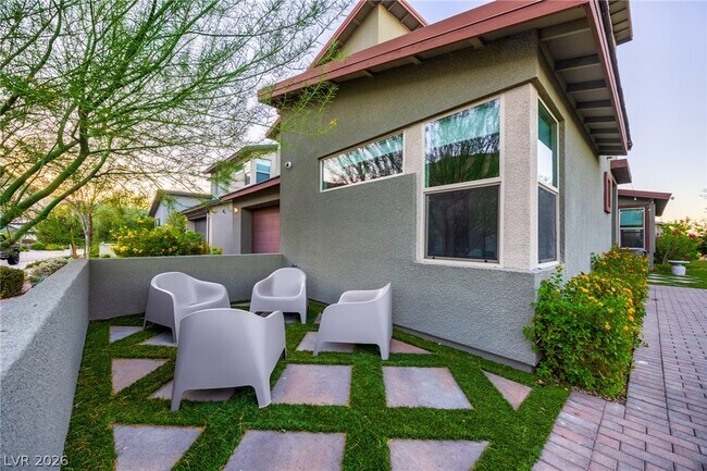 Foto del edificio - 9696 Starlight Ridge Ave