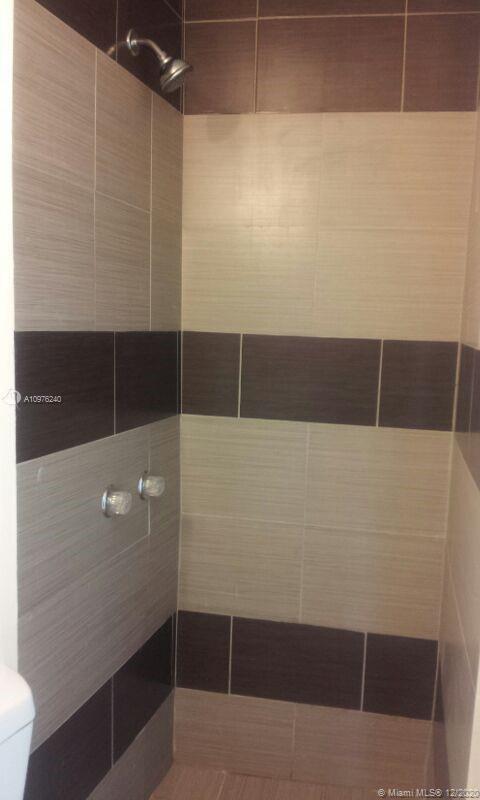 Foto del edificio - 160 NE 75th St