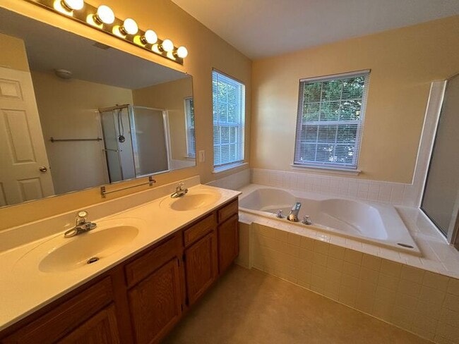 Building Photo - Beautiful 4BR Home at the Heart of Convenience and Comfort / Pet-Friendly/ Coming Soon!