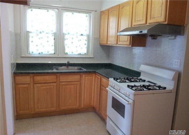 Building Photo - 77-31 166th St