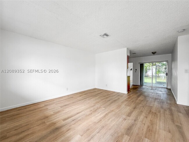 Foto del edificio - 1725 NW 54th Terrace