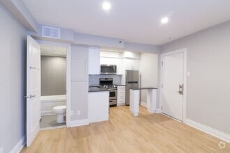 Building Photo - 25 Av des Pins O