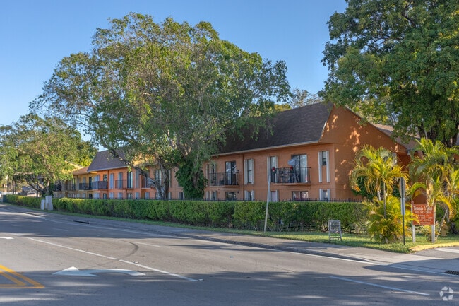 Building Photo - Tennis Villas Apartments