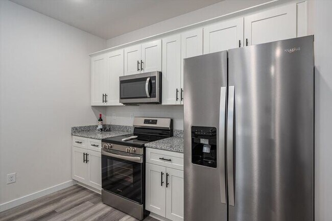 Building Photo - Brand-New Luxury Townhomes – Move-In Speci...