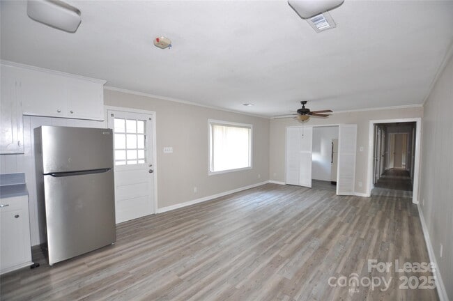 Building Photo - 242 N Sharon Amity Rd