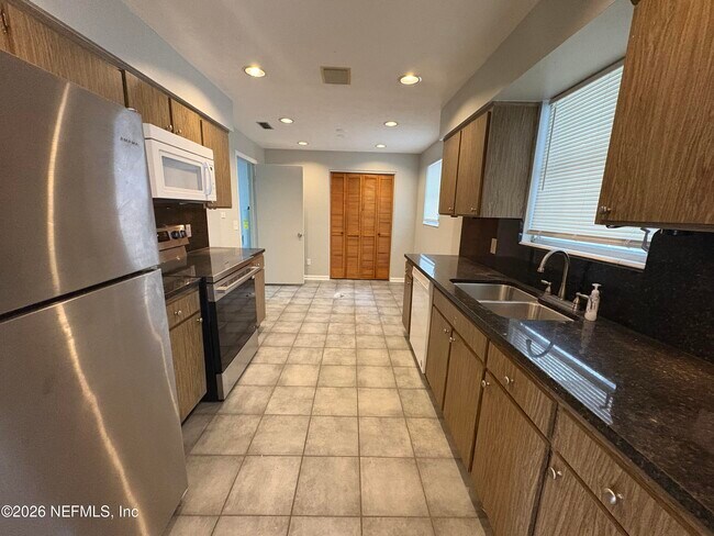 Foto del edificio - 6868 Medellin Ct