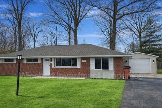 Building Photo - 713 Wildwood Ave