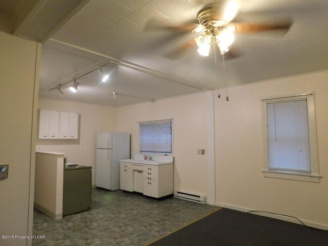 Building Photo - 124 N Main St